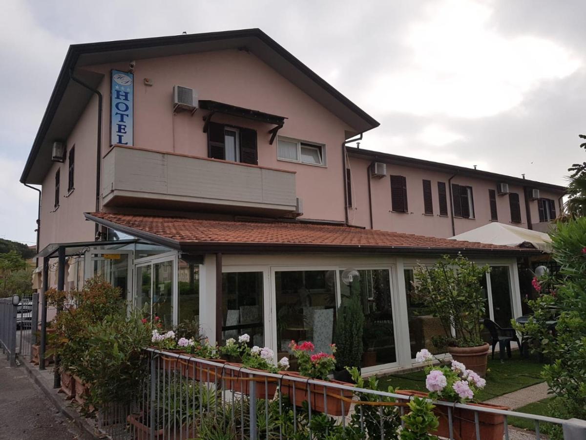 Hotel Patrizia Marina di Massa Eksteriør bilde