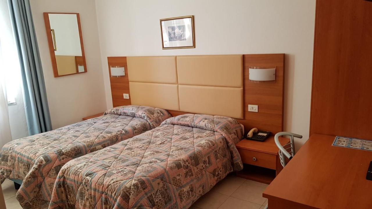 Hotel Patrizia Marina di Massa Eksteriør bilde